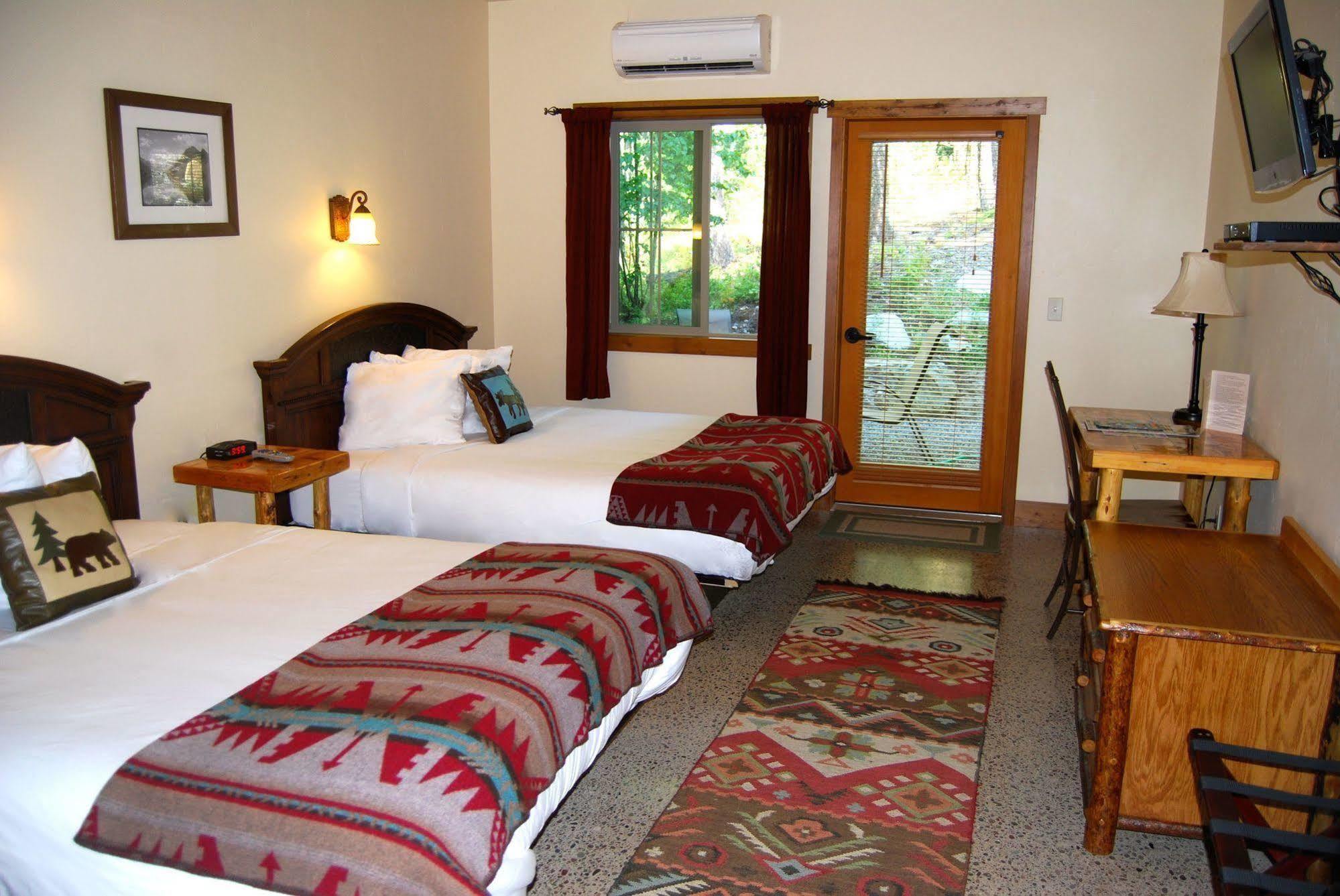 Glacier Guides Lodge West Glacier Buitenkant foto